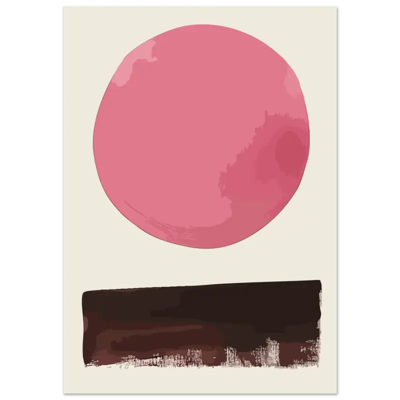 Une estampe d’art abstrait minimaliste mettant en scène une forme circulaire rose audacieuse au-dessus d’une bande horizontale marron foncé avec de faibles silhouettes architecturales.
