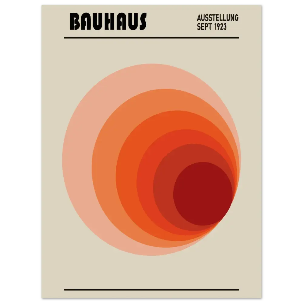 Une affiche minimaliste bauhaus présentant des cercles concentriques orange et rouge sur un fond crème, avec un texte noir en gras en haut indiquant ’bauhaus’ et ’exposition sept 1923.’