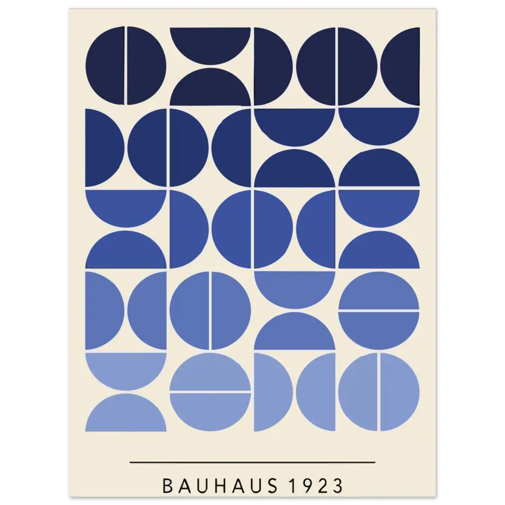 Un poster minimaliste inspiré du Bauhaus présentant une grille de demi-cercles bleu marine et bleu clair sur un fond blanc cassé, avec le texte « bauhaus 1923 » en bas.
