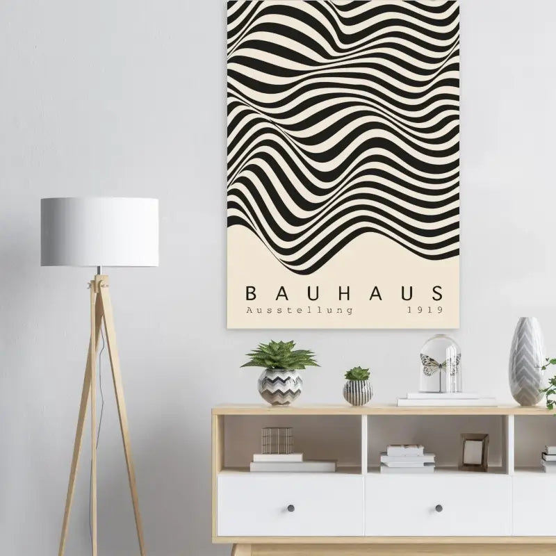 Affiche d’art abstrait à lignes ondulées noir et crème présentant le texte « bauhaus ausstellung 1919 ».