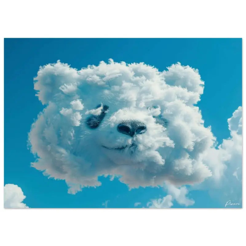Un nuage blanc et duveteux en forme de visage d’ours avec des taches noires sur les yeux et un nez foncé sur un ciel bleu éclatant.