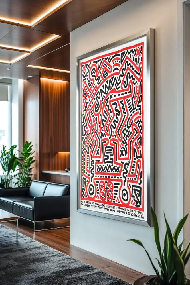 Une œuvre abstraite audacieuse en rouge et noir dans un cadre en argent élégant, présentant un travail de lignes intricées caractéristique du style de Keith Haring.