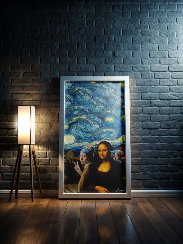 Une impression d’art encadrée présentant une fusion surréaliste de « La Nuit étoilée » de Van Gogh et de « La Joconde » de Léonard de Vinci, avec la Joconde centrée de manière proéminente sur fond de tourbillons de bleus, de jaunes et d’étoiles.