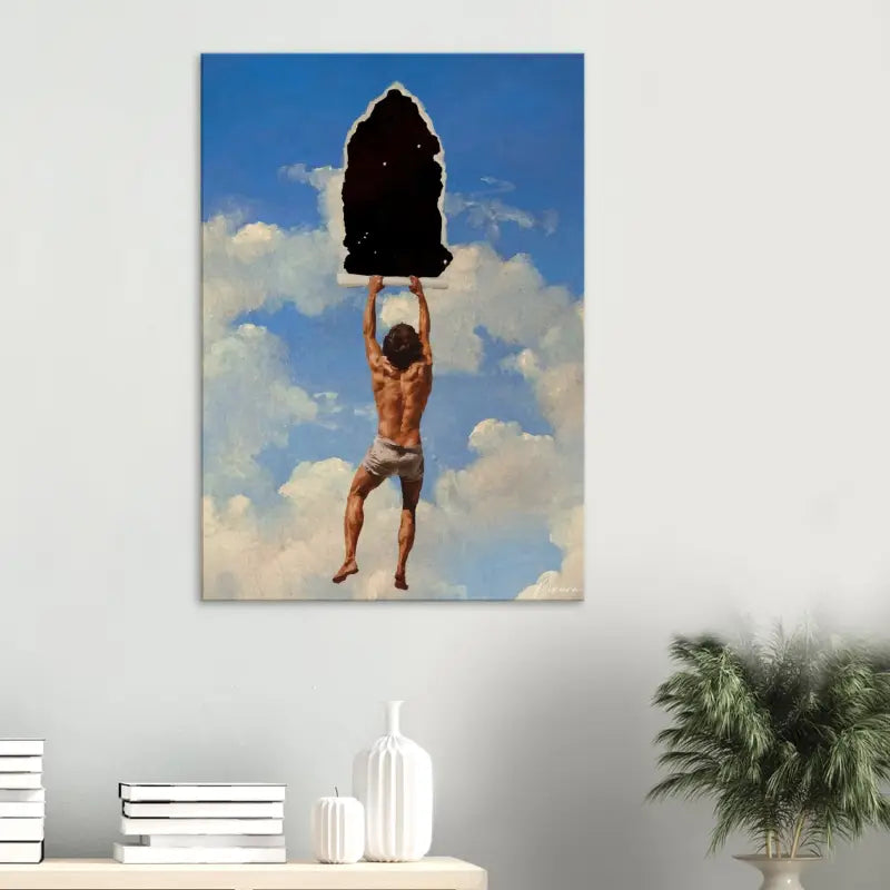 Une impression sur toile rectangulaire représentant un homme musclé en short gris soulevant une pierre sombre et arquée contre un ciel bleu avec des nuages blancs.