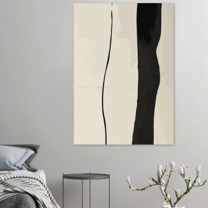Peinture abstraite sur toile présentant des traits verticaux noirs audacieux sur un fond crème blanc cassé.