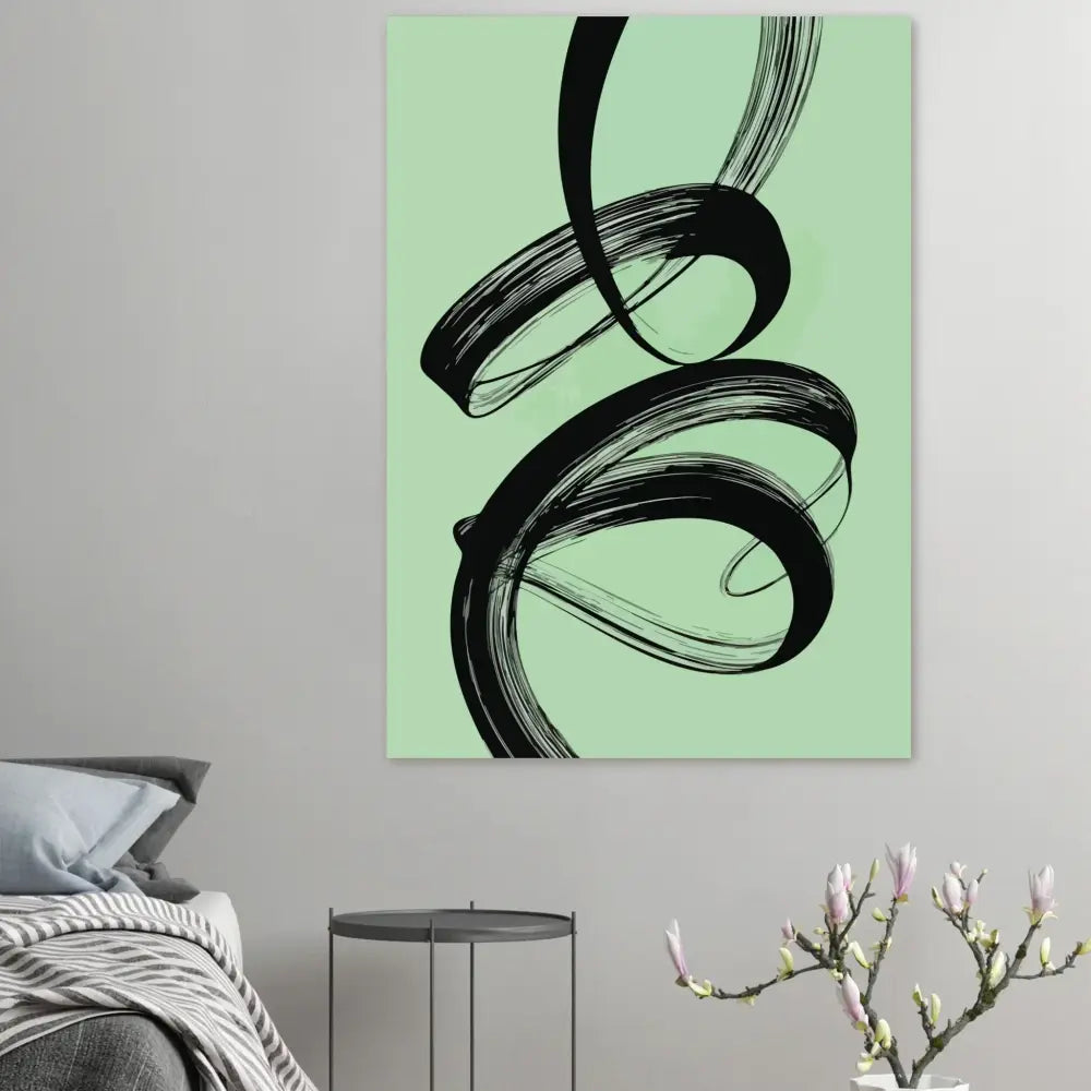 Une toile abstraite moderne présentant des coups de pinceau noirs audacieux sur un fond vert menthe doux.