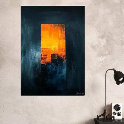 Peinture abstraite sur toile présentant des coups de pinceau verticaux audacieux en orange et jaune sur un fond bleu marine profond.