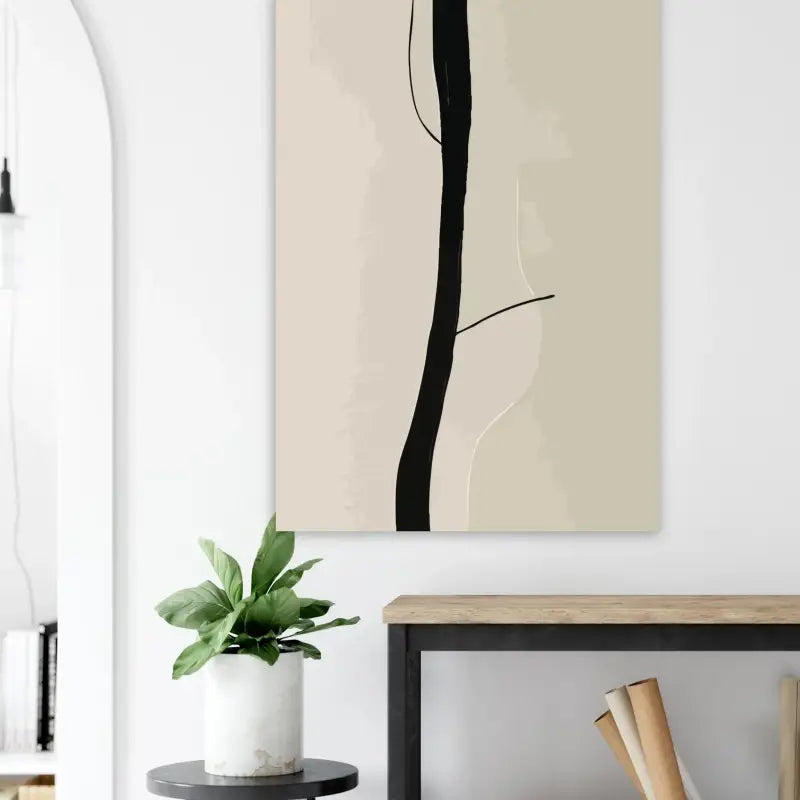 Peinture abstraite minimaliste sur toile mettant en vedette une silhouette audacieuse d’arbre noir sur un fond beige doux.