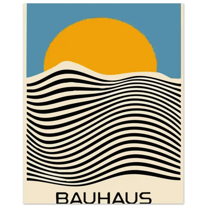 Une affiche minimaliste de style Bauhaus mettant en scène un soleil orange stylisé au-dessus de lignes ondulées noires et crème sur un ciel bleu.