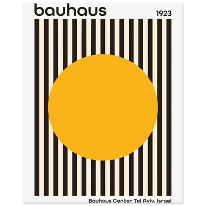 Une affiche minimaliste bauhaus présentant un cercle jaune audacieux centré sur des rayures verticales noires et blanches, avec « bauhaus 1923 » imprimé en haut.