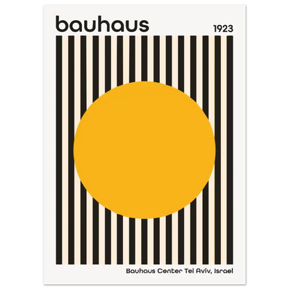 Une affiche minimaliste présentant un cercle jaune audacieux centré sur des rayures verticales noires et blanc cassé, avec « bauhaus 1923 » imprimé en haut.