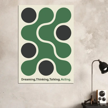 Une affiche abstraite minimaliste mettant en vedette des formes circulaires audacieuses vertes et noires sur un fond crème, avec le texte «rêver, penser, parler, agir.» imprimé en bas.