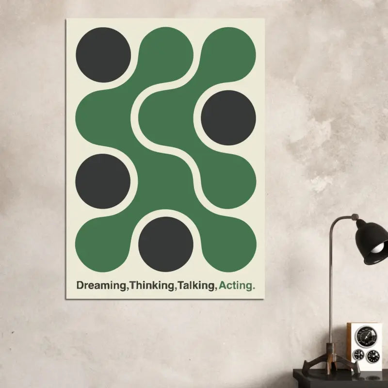 Une affiche abstraite minimaliste mettant en vedette des formes circulaires audacieuses vertes et noires sur un fond crème, avec le texte «rêver, penser, parler, agir.» imprimé en bas.