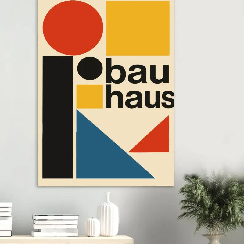 Un tirage sur toile moderne inspiré du Bauhaus présentant des formes géométriques audacieuses en rouge, jaune, noir et bleu sur un fond crème avec le mot « bauhaus » imprimé en noir.