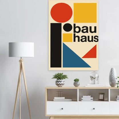 Affiche géométrique bauhaus vibrante avec des formes audacieuses rouges, jaunes, noires et bleues sur un fond crème.
