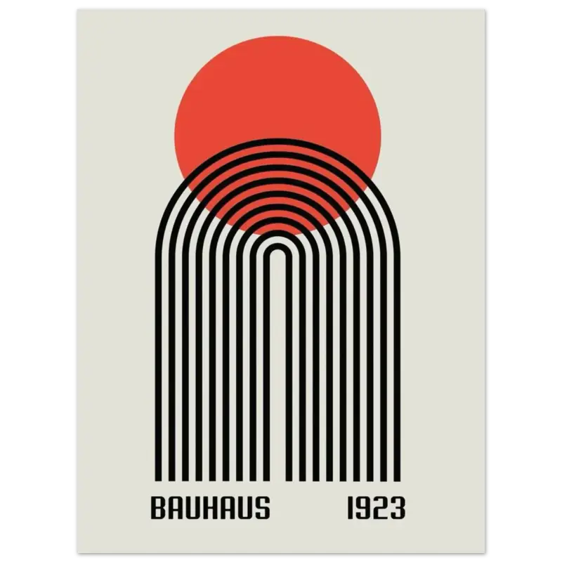 Affiche minimaliste inspirée du Bauhaus présentant un cercle rouge audacieux au-dessus d’arches concentriques noires sur un fond blanc cassé, avec « bauhaus 1923 » imprimé en bas.