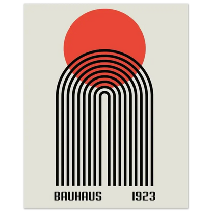 Affiche minimaliste inspirée du Bauhaus présentant un cercle rouge audacieux au-dessus d’arches concentriques noires sur un fond blanc cassé, avec « bauhaus 1923 » imprimé en bas.