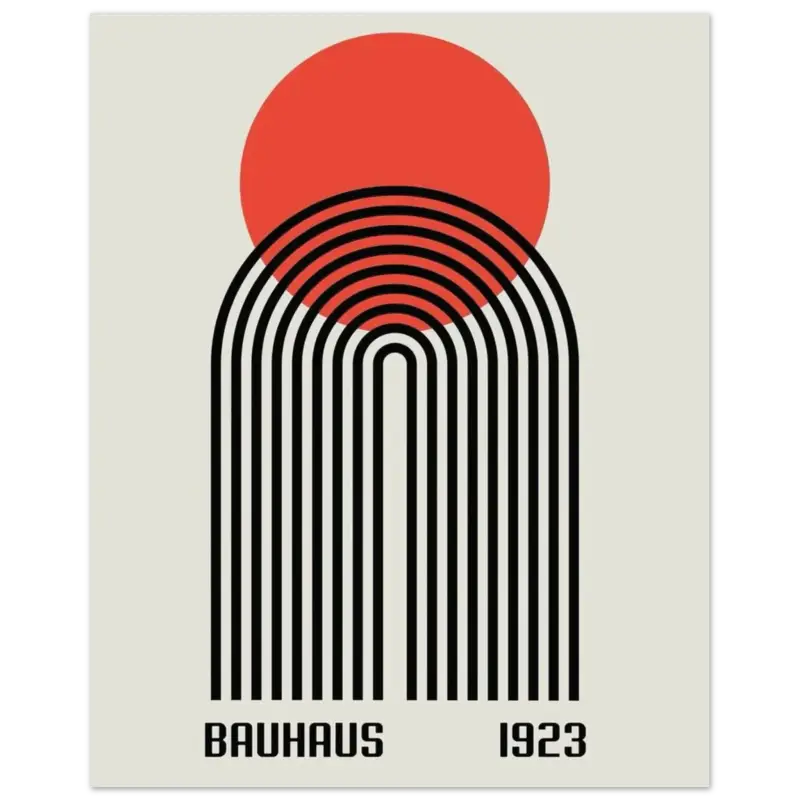 Affiche minimaliste inspirée du Bauhaus présentant un cercle rouge audacieux au-dessus d’arches concentriques noires sur un fond blanc cassé, avec « bauhaus 1923 » imprimé en bas.