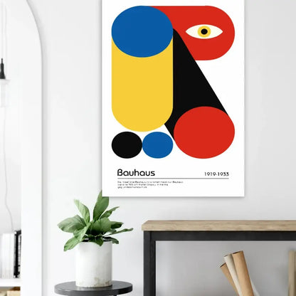 Une affiche vibrante de style Bauhaus présentant des formes géométriques audacieuses en rouge, jaune, bleu et noir avec un design d’œil stylisé.