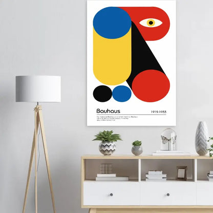Une affiche vibrante de style Bauhaus mettant en scène des formes géométriques audacieuses en rouge, bleu, jaune et noir avec un design d’œil stylisé.