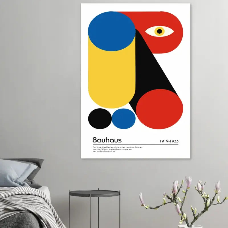 Un poster moderne de style Bauhaus mettant en scène des formes géométriques audacieuses en bleu, jaune, rouge et noir avec un détail d’œil stylisé.