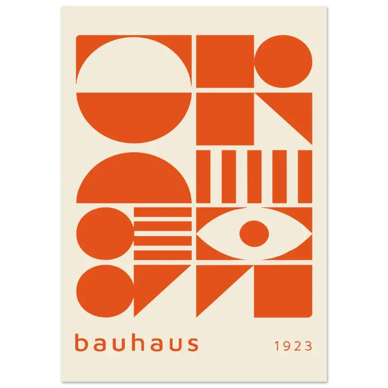 Une affiche minimaliste Bauhaus présentant des formes géométriques orange audacieuses et un œil stylisé sur un fond blanc cassé, avec « bauhaus » et « 1923 » imprimés en orange assorti en bas.