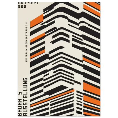 Affiche abstraite mettant en scène des rayures géométriques audacieuses en noir, blanc et orange disposées dans un motif superposé et angulaire.