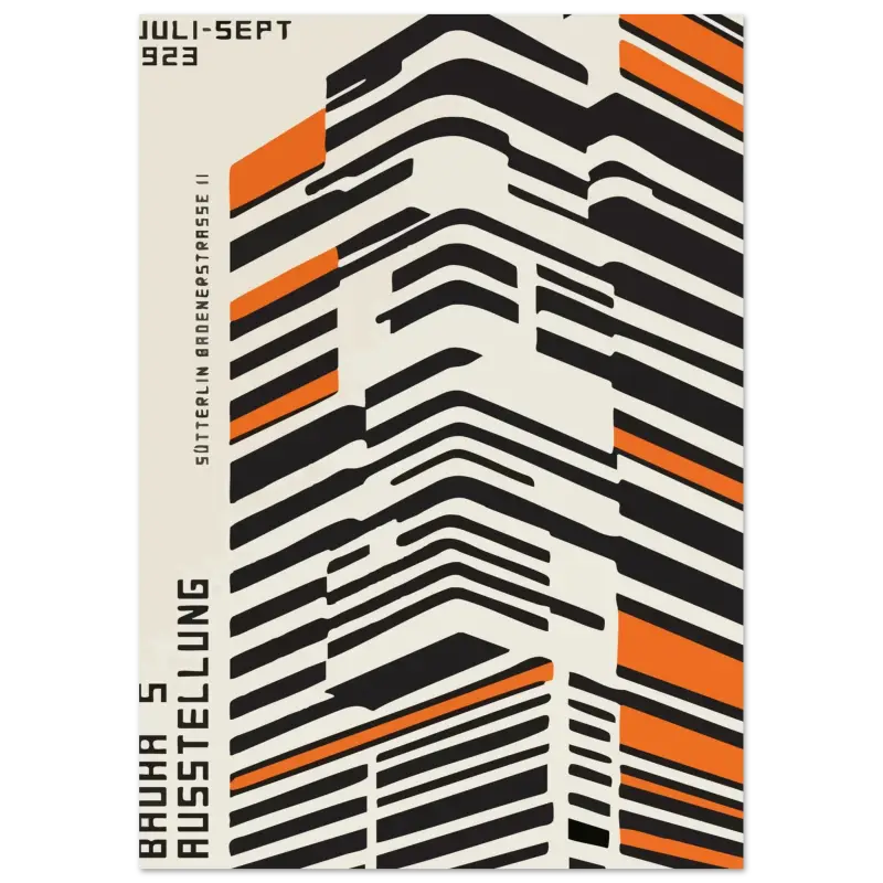 Un poster audacieux et géométrique présentant un motif frappant de rayures noires et orange sur un fond blanc cassé.