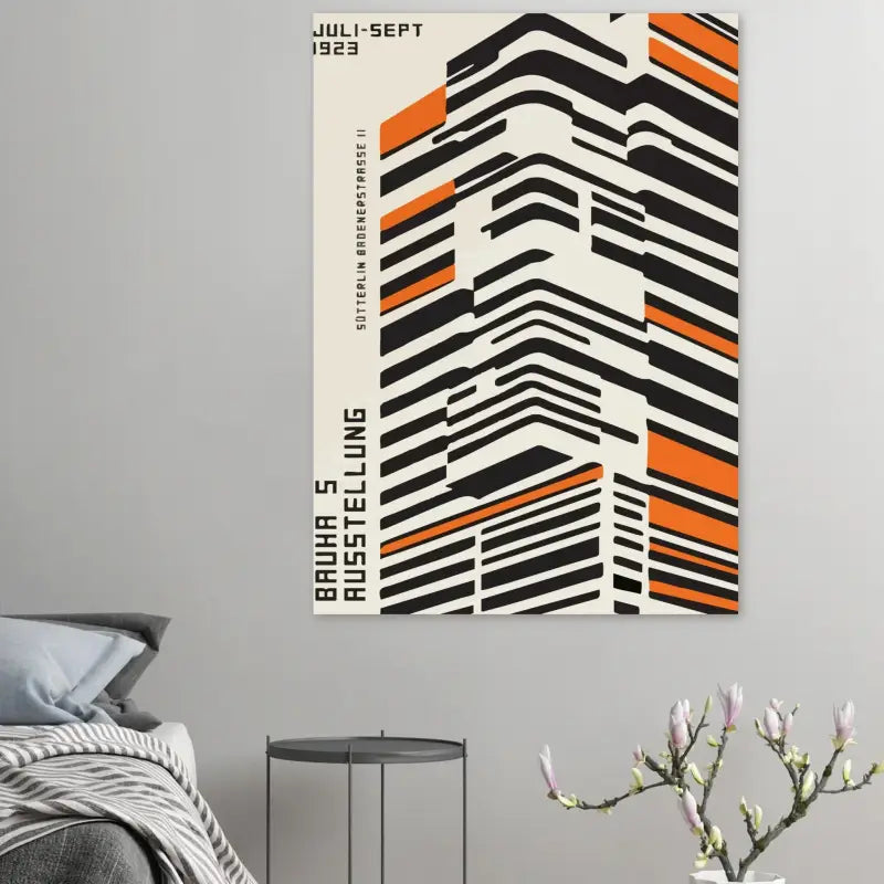 Une affiche abstraite moderne présentant des rayures géométriques audacieuses en noir et orange sur un fond crème, avec du texte dans une police sans-serif propre.