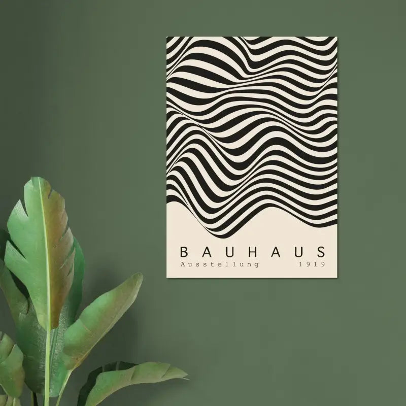 Affiche à rayures ondulées noir et blanc avec « bauhaus ausstellung 1919 » imprimé dans une police sans-serif propre sur un fond blanc cassé.
