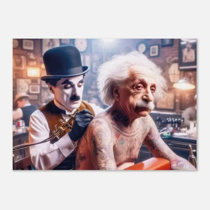 Une scène fantaisiste d’un salon de tatouage mettant en scène Charlie Chaplin en tant que perceur et Albert Einstein avec des cheveux blancs, tous deux rendus dans un style d’illustration détaillé.