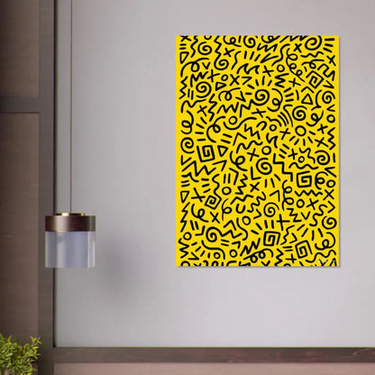 Toile jaune vif ornée d’un motif abstrait noir audacieux de lignes tourbillonnantes, formes géométriques et symboles.