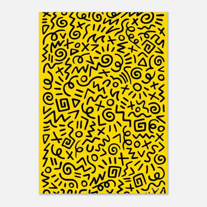 Toile jaune vibrant ornée d’un motif abstrait audacieux en noir, composé de lignes tourbillonnantes et de formes géométriques.