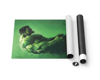 Affiche du Hulk vert avec une silhouette musclée reclinée contre un fond dégradé vert, imprimée sur papier mat et présentée dans des étuis roulés blancs et noirs.