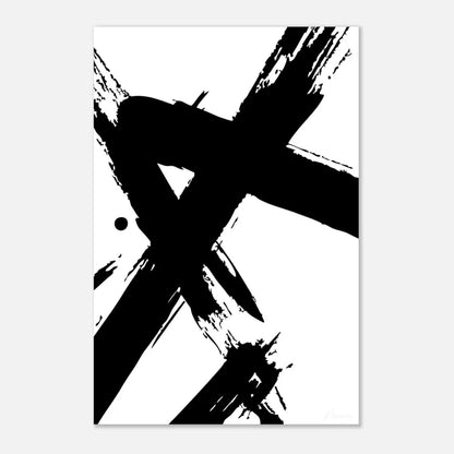 Art abstrait de coups de pinceau à l’encre noire sur toile blanche.