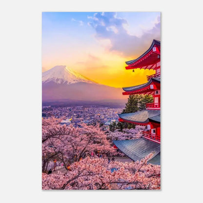 Un pagodon traditionnel japonais rouge vibrant aux toits en tuiles gris foncé se dresse au milieu d’une mer de cerisiers en fleurs roses sous un ciel de coucher de soleil chaud et doré.