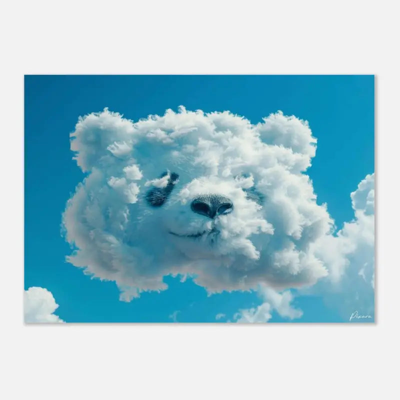 Un nuage blanc et duveteux en forme de visage d’ours contre un ciel bleu vibrant.