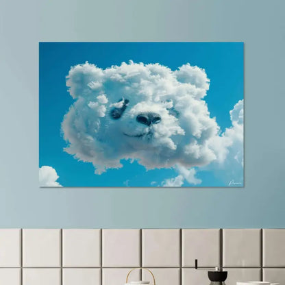 Une impression sur toile fantaisiste mettant en scène un nuage blanc duveteux en forme de visage d’ours sur un ciel bleu vibrant.