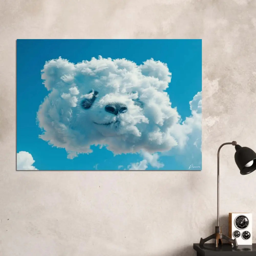 Une impression sur toile fantaisiste mettant en scène un nuage blanc moelleux en forme de visage d’ours sur un ciel bleu vibrant.