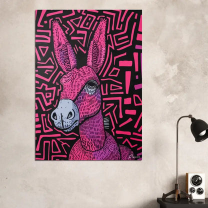 Une illustration stylisée d’un âne vibrant en rose et violet sur un fond noir, présentant des motifs géométriques audacieux.