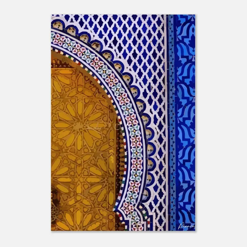 Arcade de carreaux marocains vibrante en bleu et or avec des motifs géométriques complexes.