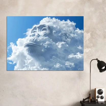Une impression sur toile frappante représentant un visage de singe gris clair détaillé émergeant de volumineux nuages blancs sur un ciel bleu vibrant.