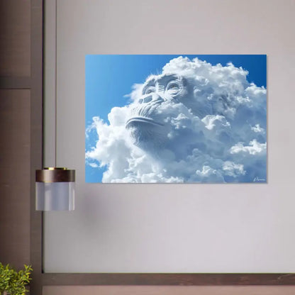 Une impression sur toile frappante mettant en scène une représentation détaillée et monochromatique du visage d’un gorille émergeant de nuages blancs volumineux sur fond de ciel bleu vibrant.