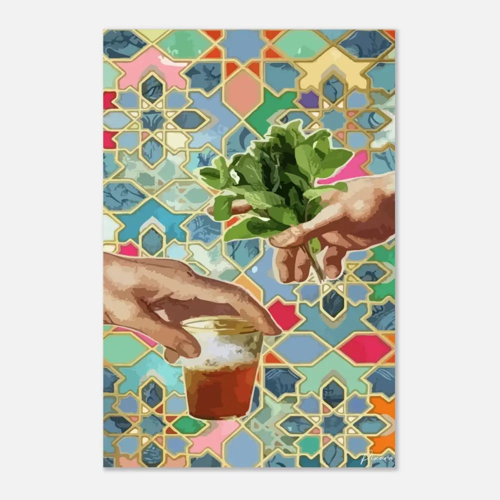 Une main tenant un bouquet de feuilles de menthe verte fraîche sur un fond vibrant aux motifs géométriques.