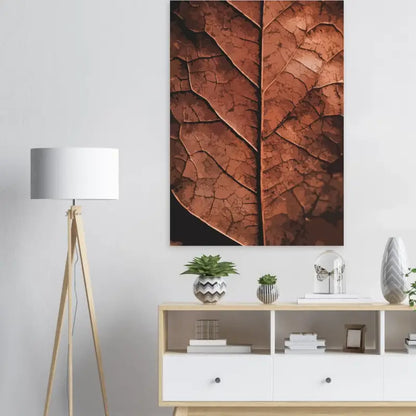 Une impression sur toile frappante présentant un gros plan d’une feuille brune et craquelée avec une vannerie complexe.