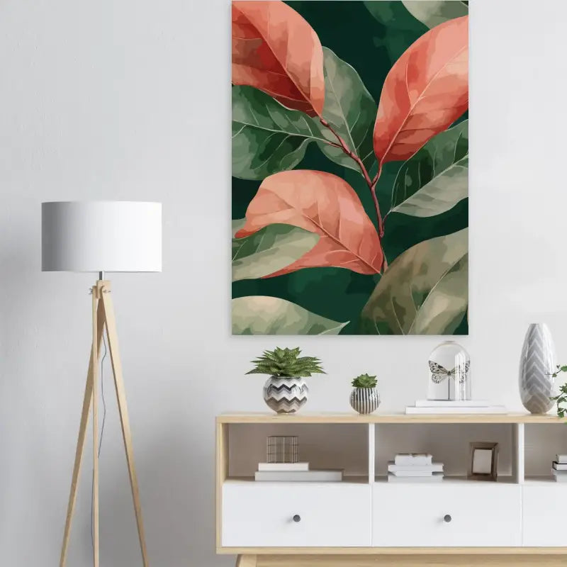 Une impression sur toile botanique vibrante mettant en vedette des coraux audacieux et des feuilles vertes profondes avec un design stylisé et pictural.
