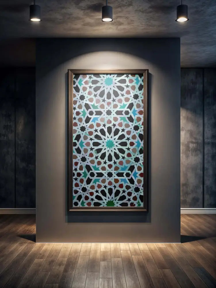 Une œuvre d’art encadrée présentant un motif géométrique complexe avec une étoile turquoise centrale en forme d’éclatement, entourée de motifs répétés en tons noir, turquoise et brun terreux.