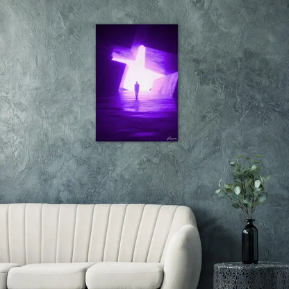 Impression sur toile abstraite violette représentant une silhouette solitaire debout devant des formes géométriques lumineuses.
