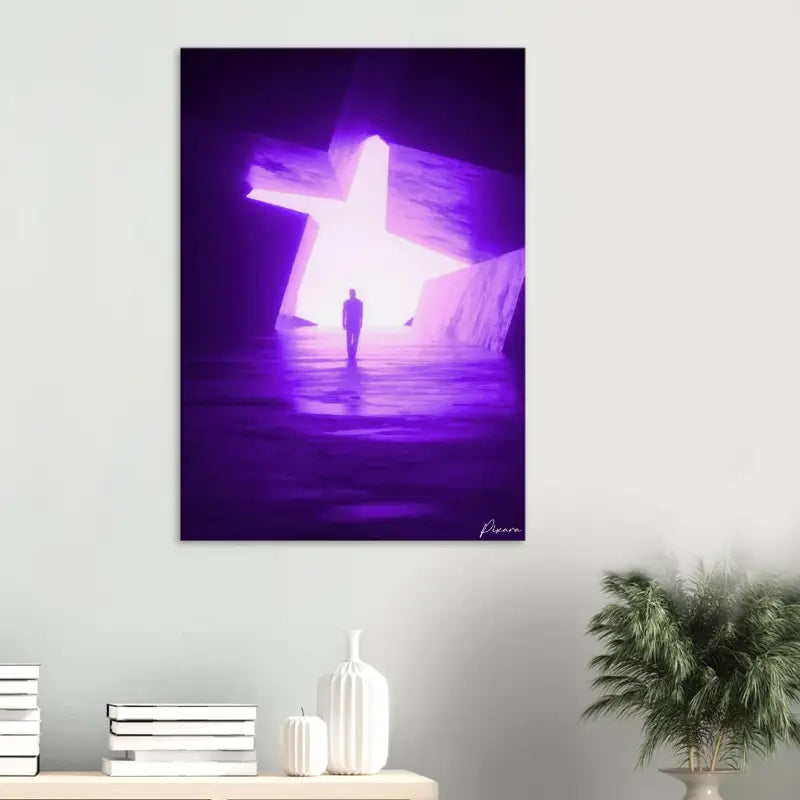 Impression sur toile abstraite violette représentant une figure solitaire marchant vers une arche géométrique lumineuse.