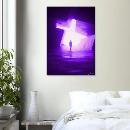 Impression sur toile abstraite violette représentant une silhouette solitaire marchant vers une source de lumière luminescente de forme géométrique.